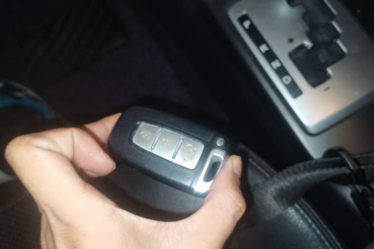 Used Kia Sorento 2012 2.2T Diesel Luxury Edition Vehicle Key