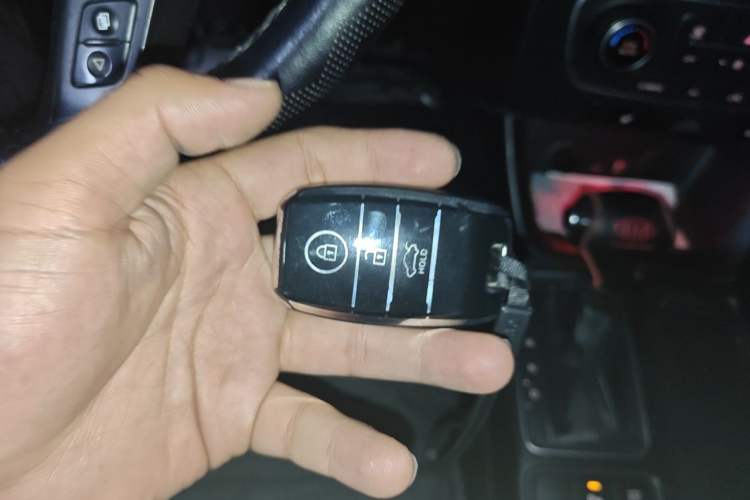 Used Kia Sorento 2012 2.4L Gasoline Comfort Edition Vehicle Key