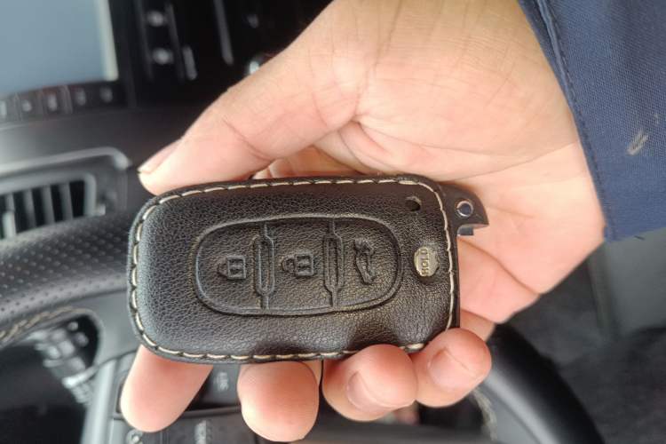Used Kia Sorento 2012 2.2T Diesel Luxury Edition Vehicle Key