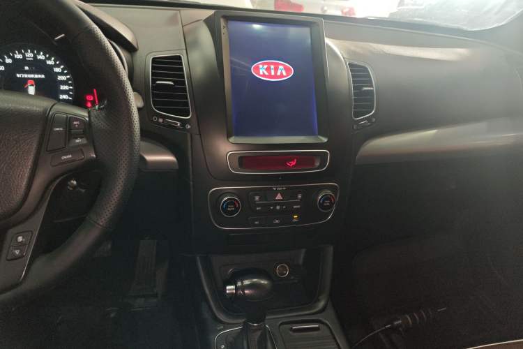 Used Kia Sorento 2013 2.4L 5-Seater Gasoline Comfort Edition China V Standard Audio And AC Panel