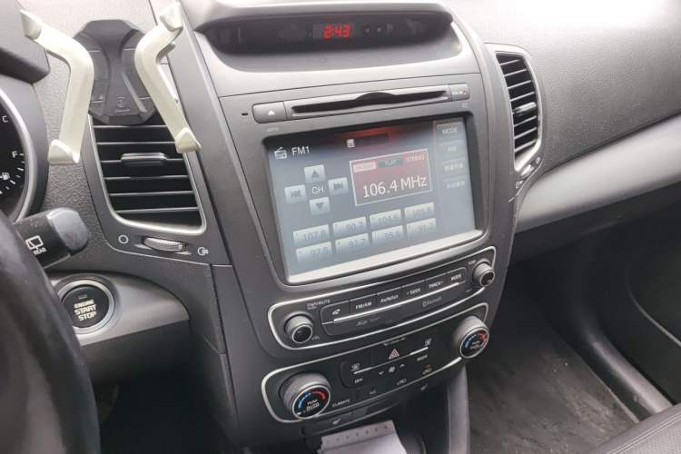 Used Kia Sorento 2013 2.2T 5-Seater Diesel Luxury Edition Audio And AC Panel