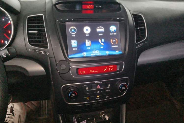 Used Kia Sorento 2013 2.4L 7-Seater Gasoline Comfort Edition China V Standard Audio And AC Panel