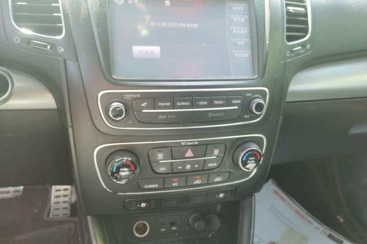 Used Kia Sorento 2013 2.4L 5-Seater Gasoline Supreme Edition China V Standard Audio And AC Panel