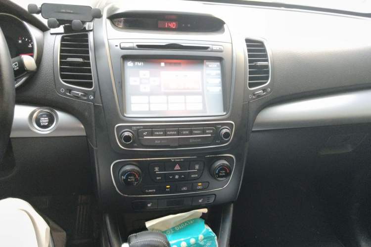 Used Kia Sorento 2013 2.4L 7-Seater Gasoline Luxury Edition China V Standard Audio And AC Panel