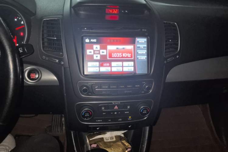 Used Kia Sorento 2013 2.2T 5-Seater Diesel Luxury Edition Audio And AC Panel