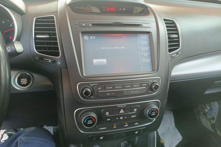 Used Kia Sorento 2013 2.4L 7-Seater Gasoline Luxury Version China IV Standard Audio And AC Panel
