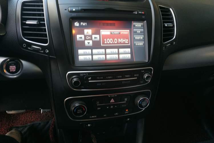 Used Kia Sorento 2013 2.2T 5-Seater Diesel Supreme Edition Audio And AC Panel