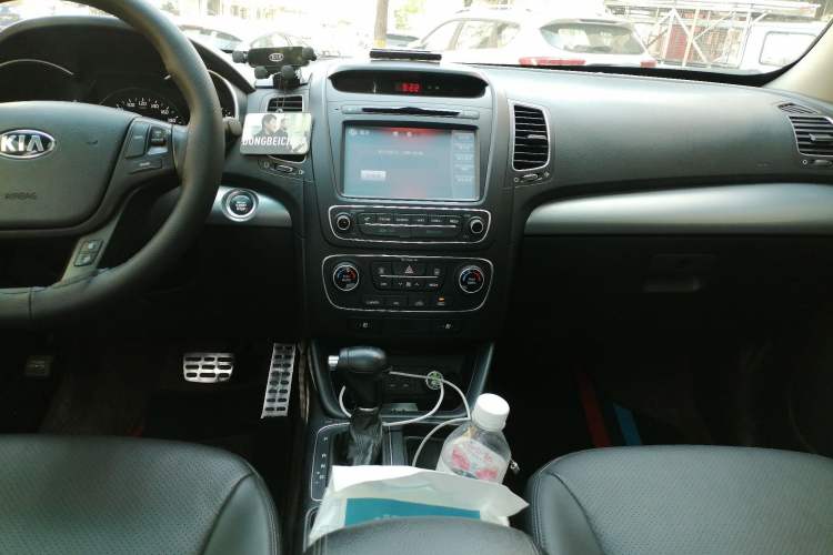 Used Kia Sorento 2013 2.2T 5-Seater Diesel Supreme Edition Audio And AC Panel