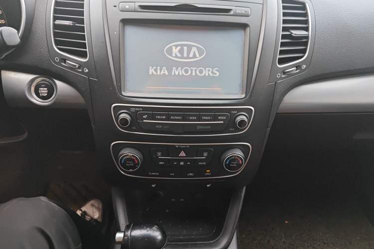 Used Kia Sorento  Audio And AC Panel