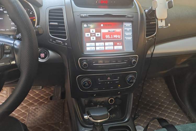 Used Kia Sorento 2013 2.2T 5-Seater Diesel Luxury Edition Audio And AC Panel