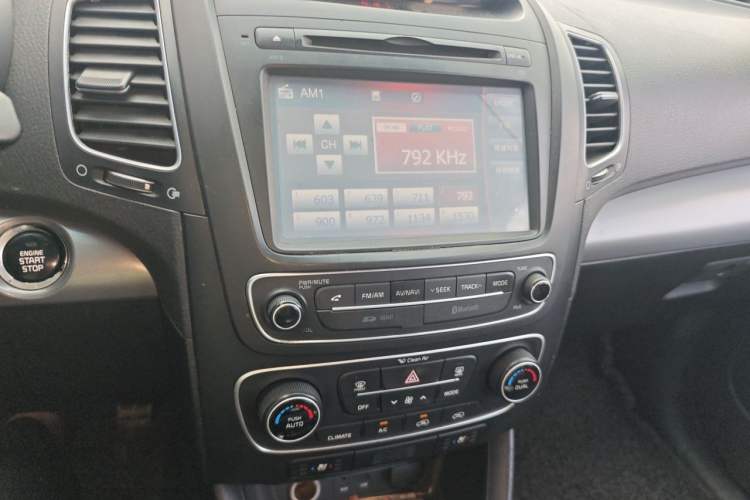 Used Kia Sorento 2013 2.4L 5-Seater Gasoline Supreme UVO Version China V Emission Standard Audio And AC Panel