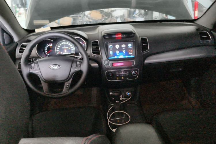 Used Kia Sorento 2013 2.4L 7-Seater Gasoline Comfort Edition China V Standard Center Console