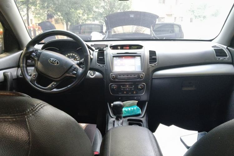 Used Kia Sorento 2013 2.4L 7-Seater Gasoline Luxury Edition China V Standard Center Console