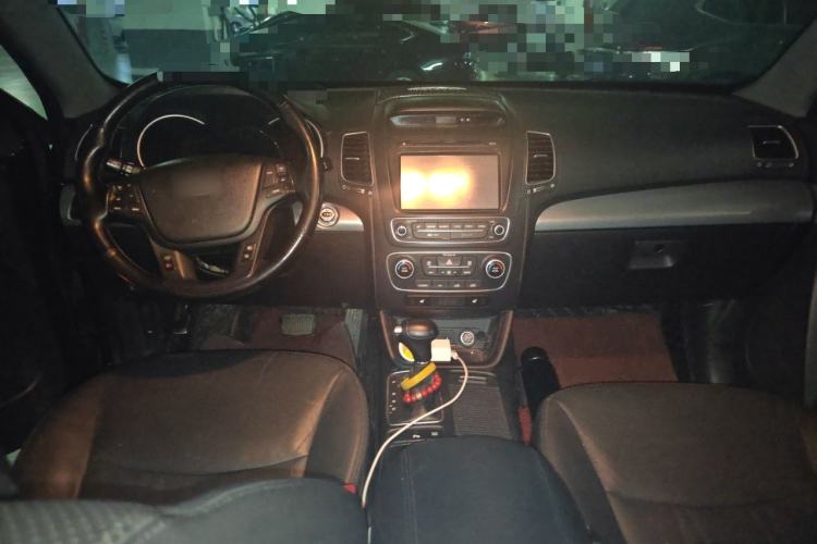 Used Kia Sorento 2013 2.4L 7-Seater Gasoline Luxury Version China IV Standard Center Console