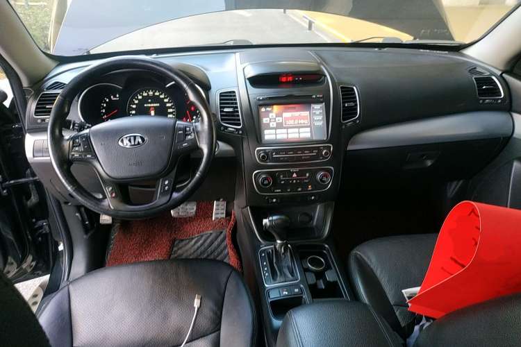 Used Kia Sorento 2013 2.2T 5-Seater Diesel Supreme Edition Center Console