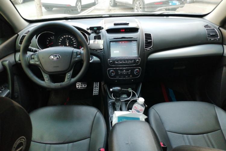 Used Kia Sorento 2013 2.2T 5-Seater Diesel Supreme Edition Center Console