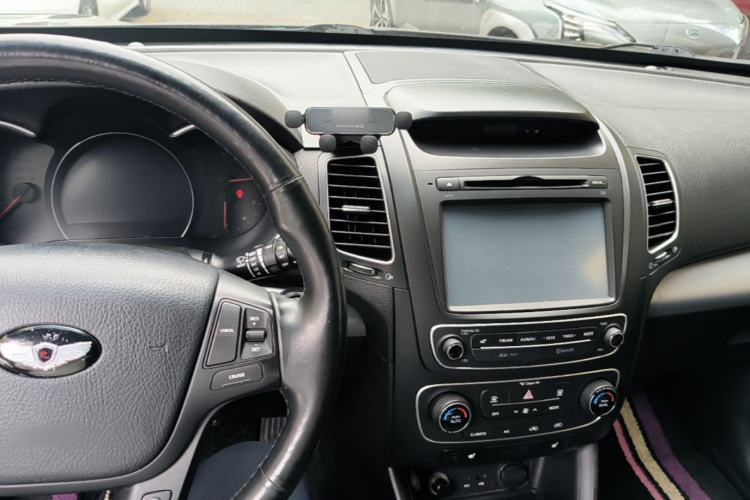 Used Kia Sorento 2013 2.4L 7-seat Gasoline Luxury Edition Center Console