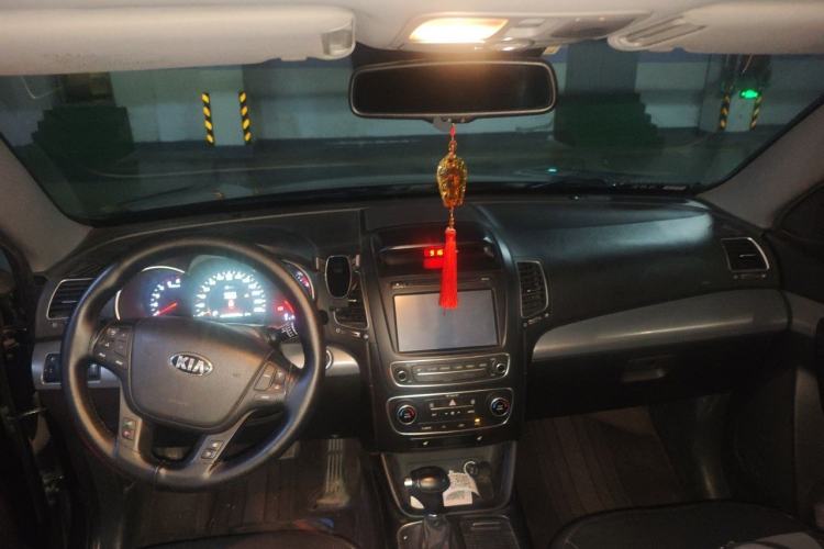 Used Kia Sorento 2013 2.2T 7-seat Diesel Luxury Edition Center Console