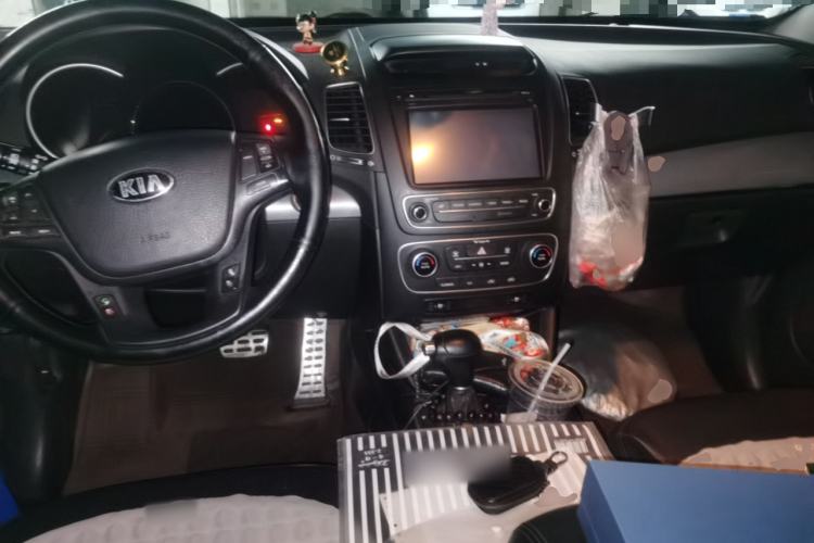 Used Kia Sorento 2013 2.4L 5-Seater Gasoline Supreme Edition Center Console