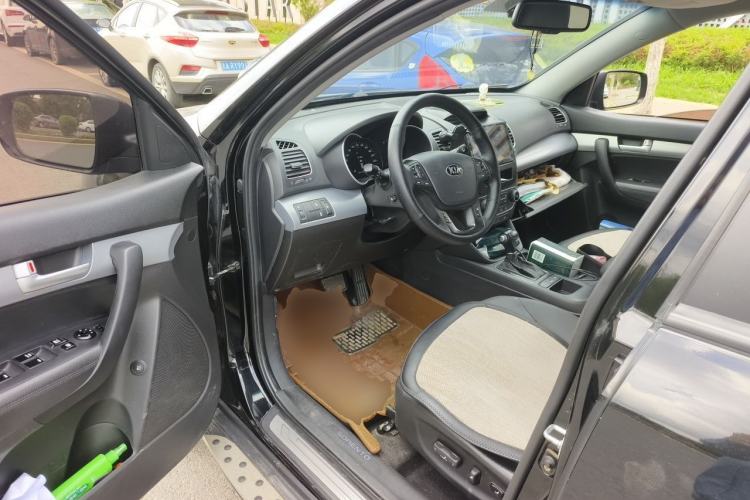 Used Kia Sorento 2013 2.4L 5-seat Gasoline Luxury Edition Driver Seat