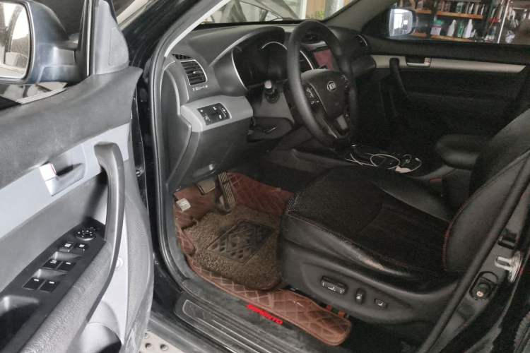 Used Kia Sorento 2013 2.4L 7-Seater Gasoline Comfort Edition China V Standard Driver Seat
