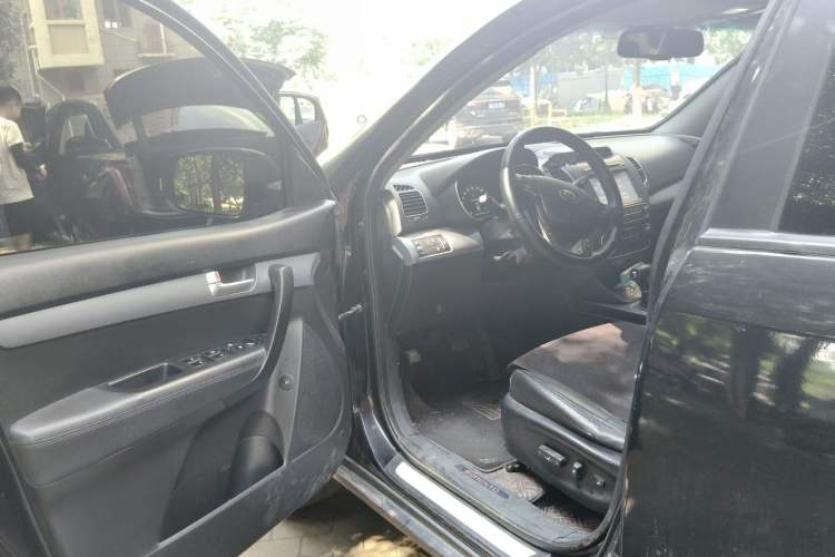 Used Kia Sorento 2013 2.4L 7-Seater Gasoline Luxury Edition China V Standard Driver Seat