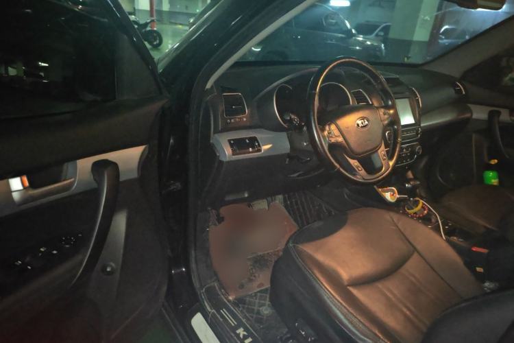 Used Kia Sorento 2013 2.4L 7-Seater Gasoline Luxury Version China IV Standard Driver Seat