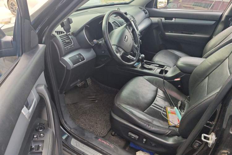 Used Kia Sorento 2013 2.4L 5-Seater Gasoline Supreme UVO Version China V Emission Standard Driver Seat
