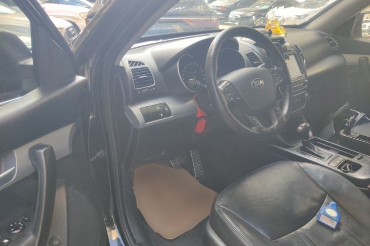 Used Kia Sorento 2013 2.4L 5-Seater Gasoline Supreme Edition China IV Standard Driver Seat
