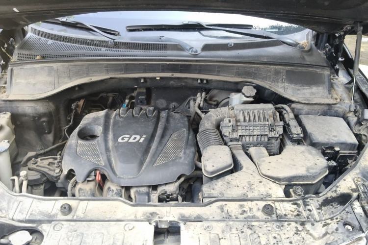 Used Kia Sorento 2013 2.4L 7-Seater Gasoline Luxury Edition China V Standard Engine Bay