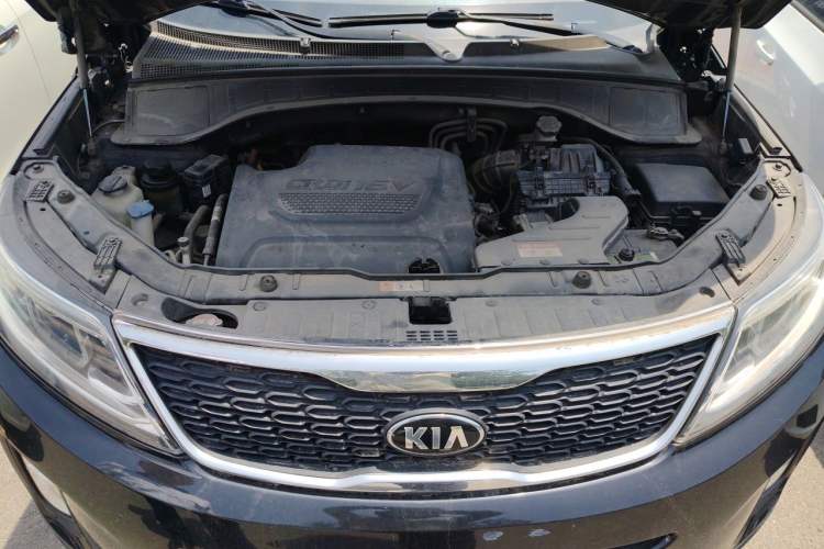 Used Kia Sorento 2013 2.2T 5-Seater Diesel Luxury Edition Engine Bay