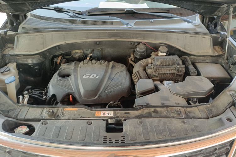 Used Kia Sorento 2013 2.4L 7-Seater Gasoline Luxury Version China IV Standard Engine Bay