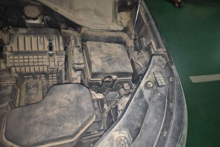 Used Kia Sorento 2013 2.4L 7-Seater Gasoline Luxury Version China IV Standard Engine Bay Left