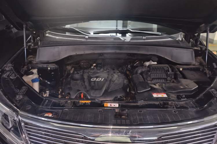 Used Kia Sorento 2013 2.4L 7-Seater Gasoline Comfort Version China IV Standard Engine Bay