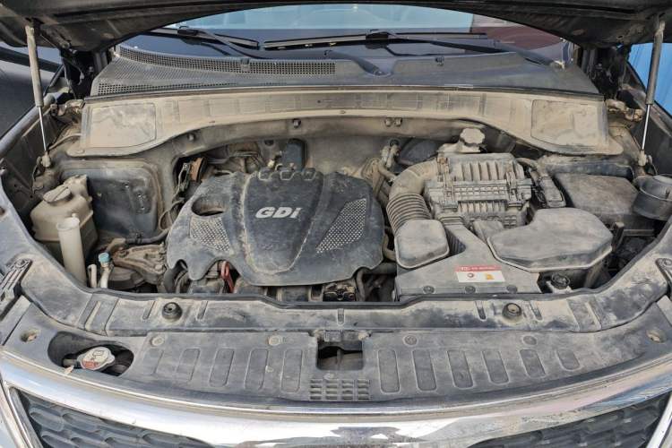 Used Kia Sorento 2013 2.4L 5-Seater Gasoline Supreme UVO Version China V Emission Standard Engine Bay
