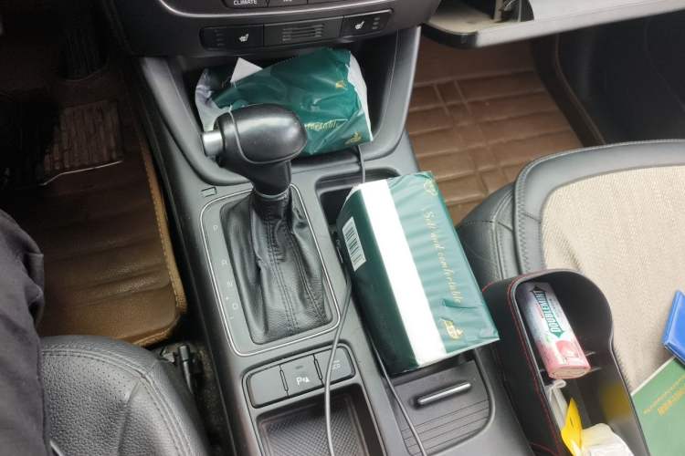 Used Kia Sorento 2013 2.4L 5-seat Gasoline Luxury Edition Gear Lever