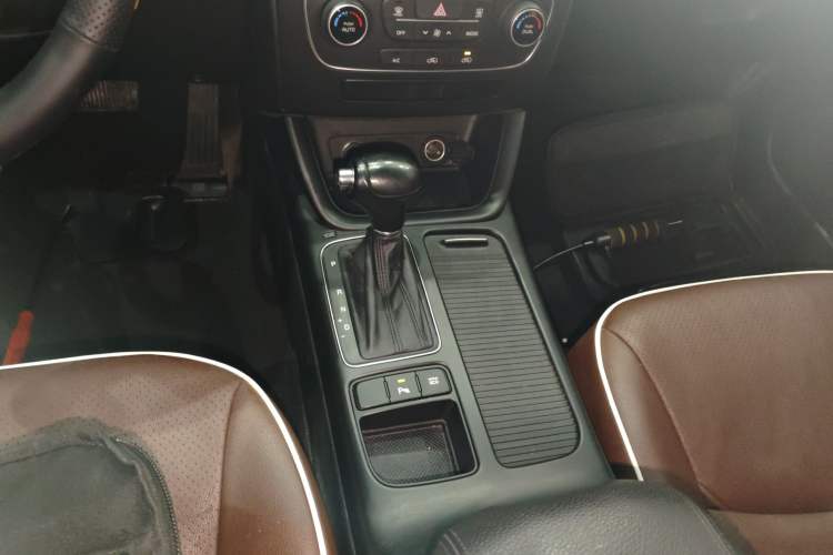 Used Kia Sorento 2013 2.4L 5-Seater Gasoline Comfort Edition China V Standard Gear Lever