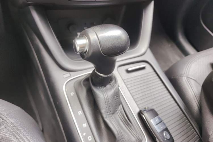 Used Kia Sorento 2013 2.2T 5-Seater Diesel Luxury Edition Gear Lever