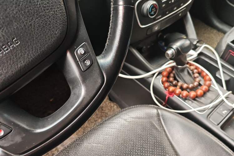 Used Kia Sorento 2013 2.4L 7-seat Gasoline Luxury Edition Gear Lever