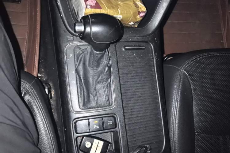 Used Kia Sorento 2013 2.2T 5-Seater Diesel Luxury Edition Gear Lever
