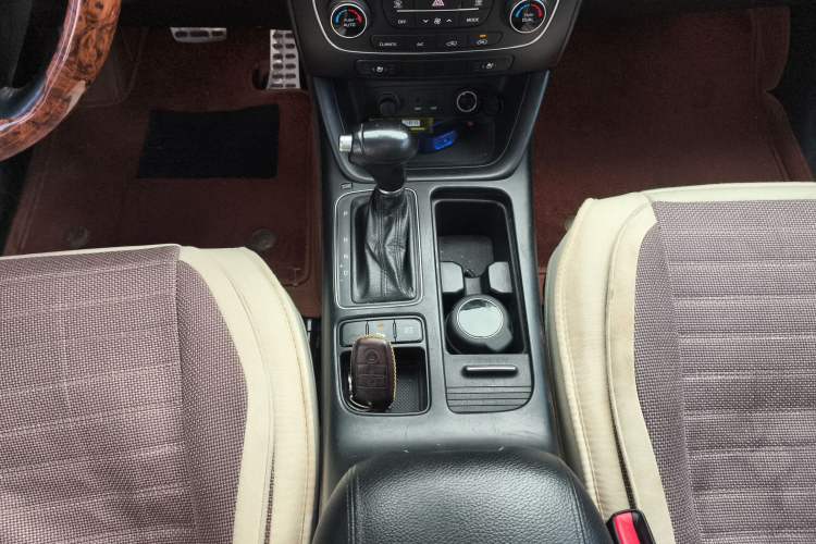 Used Kia Sorento 2013 2.2T 5-Seater Diesel Supreme Edition Gear Lever