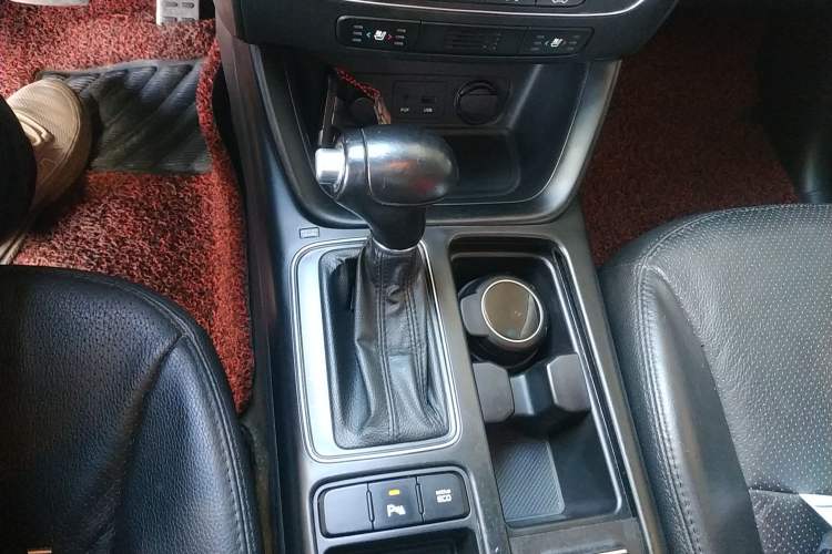 Used Kia Sorento 2013 2.2T 5-Seater Diesel Supreme Edition Gear Lever