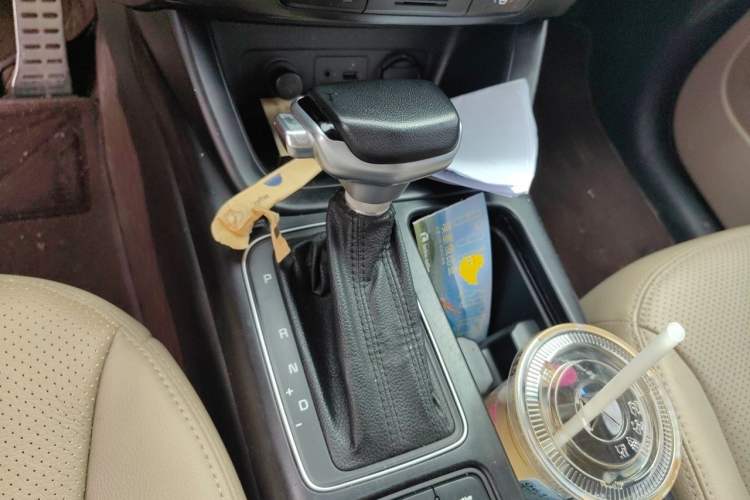 Used Kia Sorento 2013 2.4L 7-Seater Gasoline Supreme Edition Gear Lever