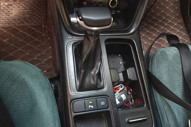 Used Kia Sorento 2013 2.2T 5-Seater Diesel Luxury Edition Gear Lever