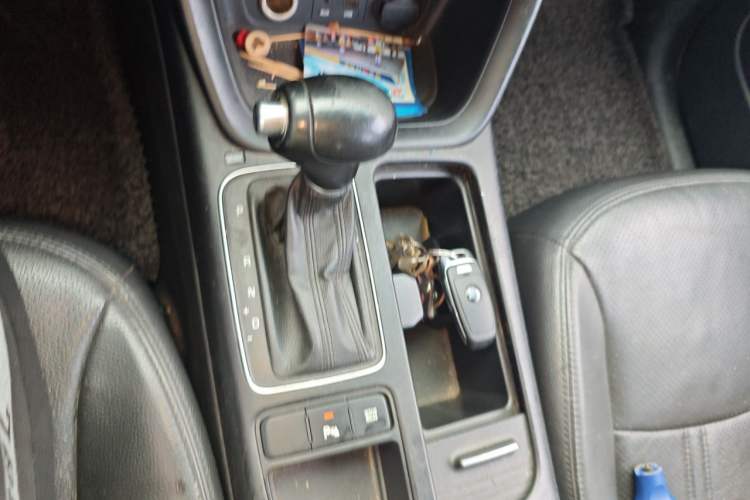 Used Kia Sorento 2013 2.4L 5-Seater Gasoline Supreme UVO Version China V Emission Standard Gear Lever