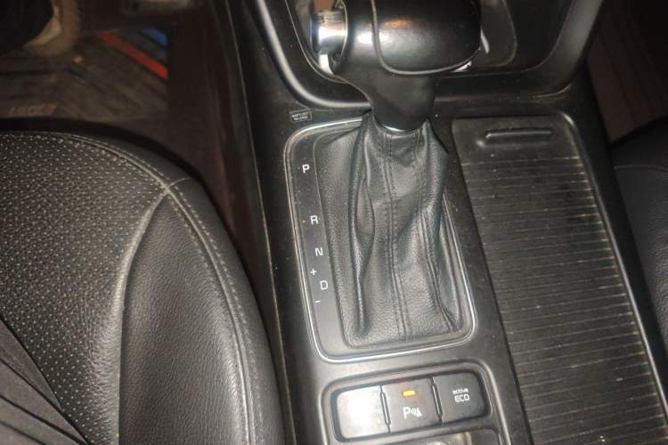 Used Kia Sorento 2013 2.2T 7-seat Diesel Luxury Edition Gear Lever