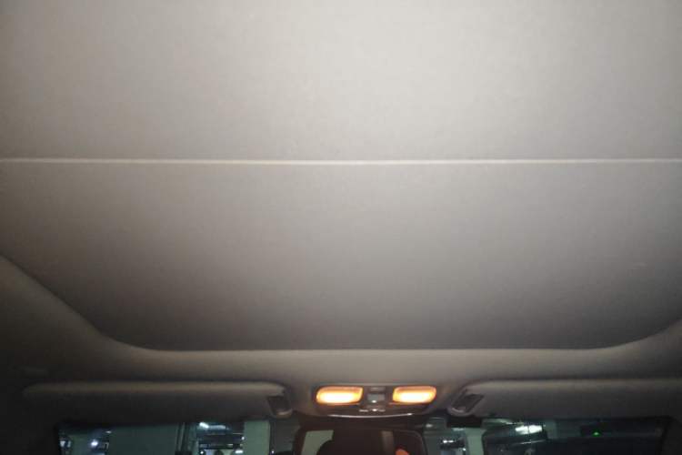 Used Kia Sorento 2013 2.4L 7-Seater Gasoline Luxury Version China IV Standard Headliner
