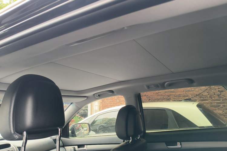 Used Kia Sorento 2013 2.4L 7-seat Gasoline Luxury Edition Headliner