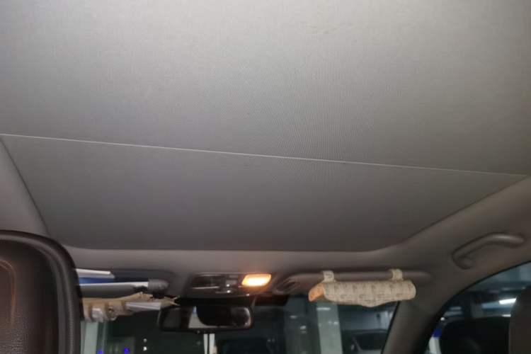 Used Kia Sorento 2013 2.4L 5-Seater Gasoline Supreme Edition Headliner