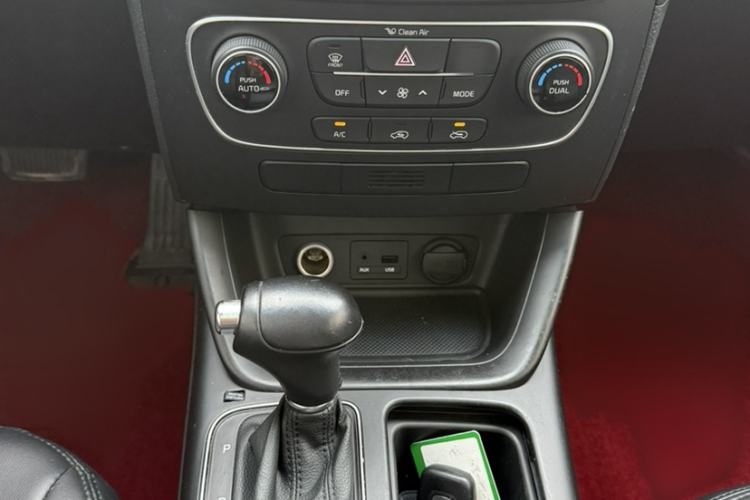 Used Kia Sorento 2013 2.2T 7-seat Diesel Comfort Edition Interior 1